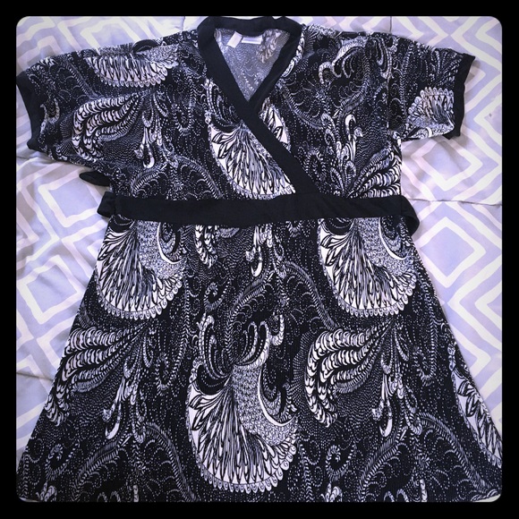 ick and sarah Tops - Black and white silky top